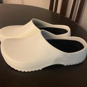 Birkenstock White Birki Clogs. Like new Men’s size 11